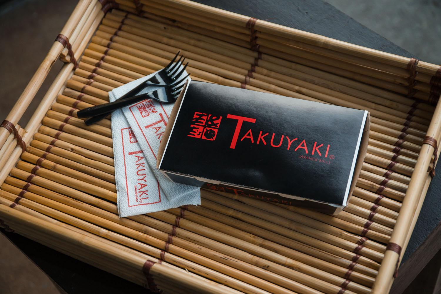 takuyaki-bg-red